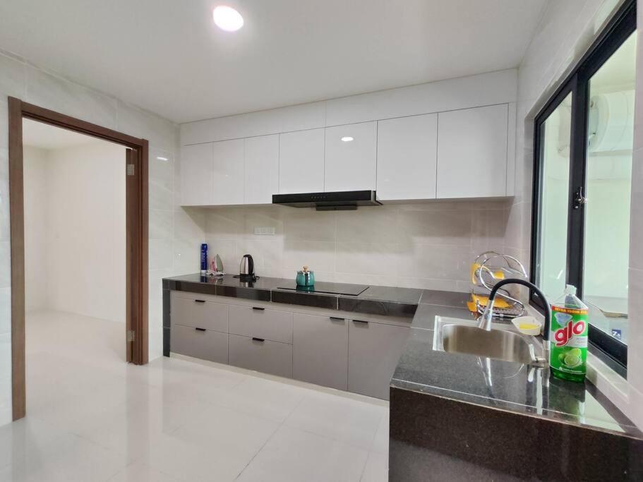 Kafaz-1st Flr, Kpg Patingan 3bedroom 3 Bathroom Apartment *